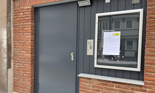 Die Toilettenanlage von außen.