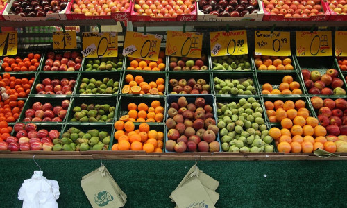 Früchte auf einem Obststand (Archiv)