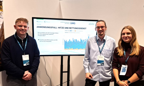 Moritz Werner, Maik Sullek und Linda Hoffmeister (von links) stellten bei der Smart Country Convention das IRIS-Projekt vor.