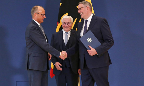Friedrich Merz, Frank-Walter Steinmeier und Alexander Schweitzer am 13.10.2026