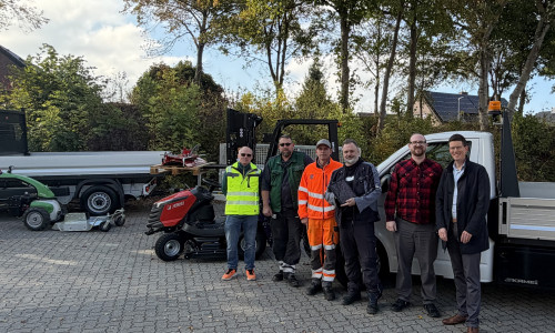 Maik Grunert (Leiter Bauhof), Daniel Rühmann (stlv. Leiter Bauhof), Stefan Zieghan (Kolonnenführer Grünpflege), Dirk Reddemann (Kolonnenführer Technik-/Liegenschaftsbereich), Felix Scholz (Fachdienstleiter Liegenschaften), Tobias Grünert (Bürgermeister) (v. li.).