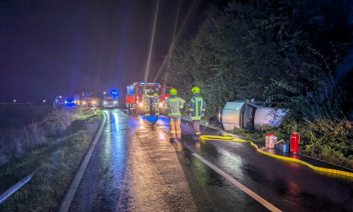 Das Auto war von der Fahrbahn abgekommen.