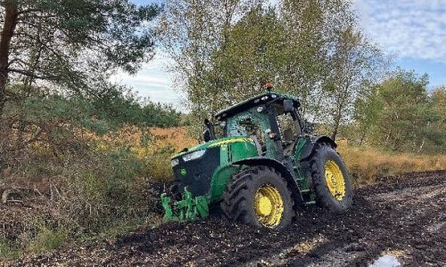 Traktor im Moor (Archiv)