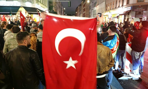 Türkische Fans feiern (Archiv)