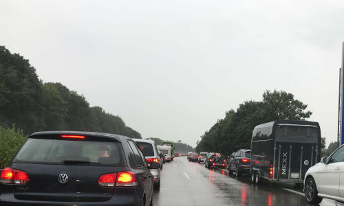  	Um Staus zu vermeiden, sollten Fahrten möglichst in verkehrsarme Tagesrandzeiten gelegt werden. Eine gute Vorbereitung der Route sowie Flexibilität bei der Anpassung an die aktuelle Verkehrslage können ebenfalls helfen.