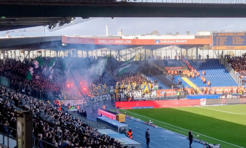 Beim Derby war die Stimmung erwartungsgemäß aufgeheizt.