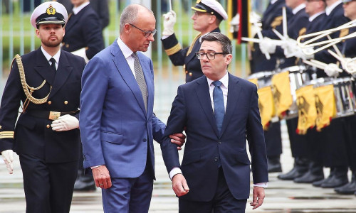 Friedrich Merz und Andy Burnham am 08.10.2026