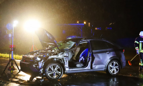 Der VW Taigo dürfte einen Totalschaden erlitten haben.