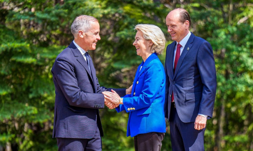 Carney begrüßt Ehepaar von der Leyen auf dem G7-Gipfel 2025