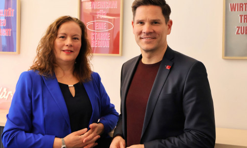 ie neue Geschäftsleitung der Allianz für die Region GmbH: Prokuristin Rebecca Haller und Geschäftsführer Thomas Ahlswede-Brech.