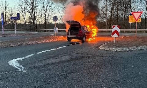 PKW-Brand auf der BAB27 (Archiv)