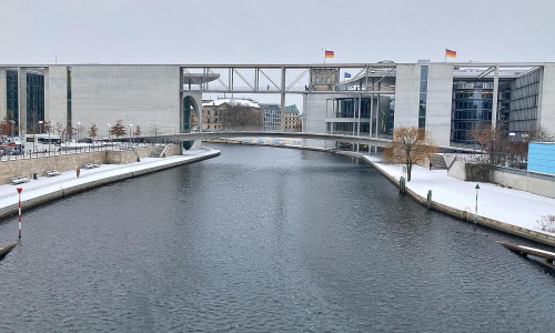 Blick auf die Spree zwischen dem Marie-Elisabeth-Lüders-Haus und dem Paul-Löbe-Haus (Archiv)