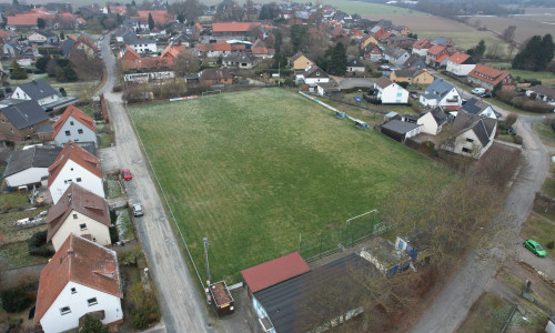 Der Sportplatz in Groß Mahner steht im Fokus: Wird hier ein Neubaugebiet entstehen?