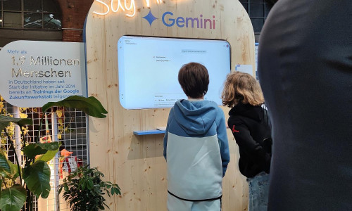 Kinder schauen sich Gemini an (Archiv)