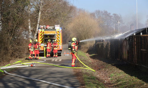 Am heutigen Freitagmittag kam es im Kleingartenverein "Zum Heimttal" in der Westfalenstraße zu einem Laubenbrand. 