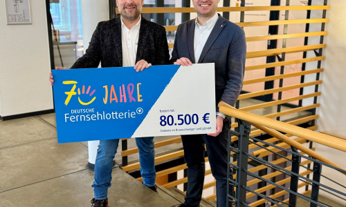 Stephan Masch, Repräsentant der DEUTSCHEN FERNSEHLOTTERIE & Helge Böttcher, Beauftragter für die Diakonie im Braunschweiger Land gGmbH bei der symbolischen Übergabe der Fördermittel in Braunschweig