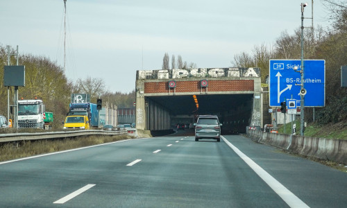 Ab Braunschweig geht's auf der A39 Richtung Norden. Bei Wolfsburg ist dann aber Ende mit der Autobahn.