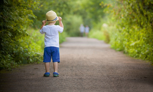 Begleite den Weg… Vormünder für Kinder und Jugendliche gesucht. Symbolbild