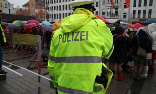 Polizei im Karneval (Archiv)