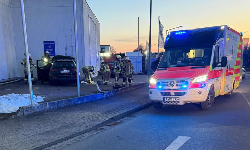 Das Auto war von der Straße abgekommen.