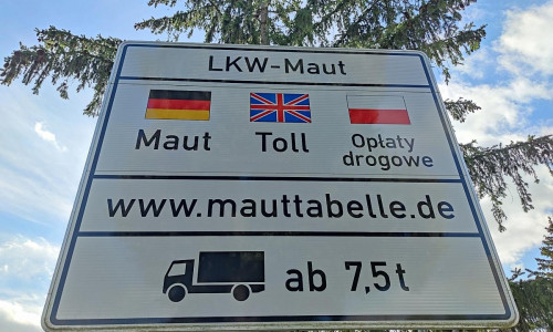 Hinweisschild auf LKW-Maut (Archiv)