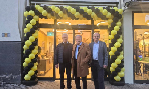 v.l. Objektverwalter Jörg-Uve Hübscher und die Geschäftsführenden Gesellschafter Otto Görge und Matthias Görge freuen sich über die Wiedereröffnung in der Kastanienallee.