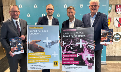 (v.l.n.r.): Thomas Krause, Jens Hofschröer, Dennis Weilmann und Ralf Krüger bei der Präsentation des Standortkonzeptes 2035+. 