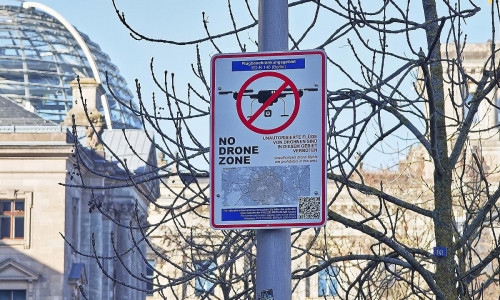 Drohnen-Verbots-Schild am Bundestag