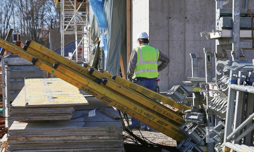 Bauarbeiter auf Baustelle (Archiv)