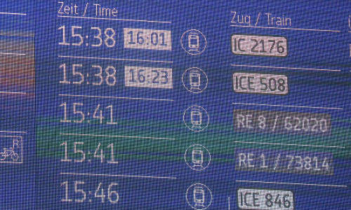 Anzeigetafel bei der Deutschen Bahn (Archiv)