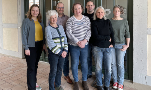 Landtagsabgeordnete Tamina Reinecke, Heike Tiedt-Handschuch, Martin Hillebrand, Penelope Wiednig, Daniel Scholz, Sabine Wessels und Christine Kebbel (v. li.).
