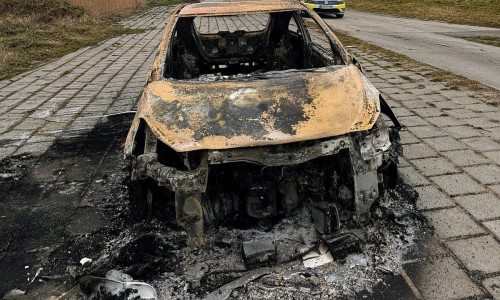 Ausgebranntes Wrack am Deich entdeckt (Archiv)