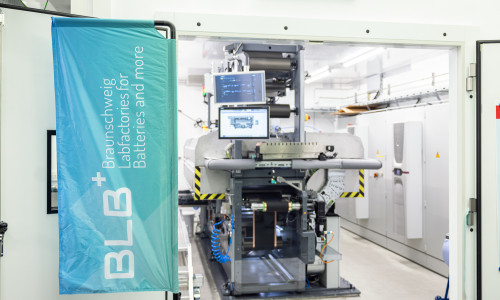 Die Pilotanlage zur Trockenbeschichtung inklusive Trockenraum und Laborinfrastruktur. 