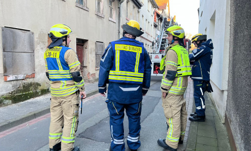 Die Feuerwehr erkundete die Situation in der Walpurgisstraße.