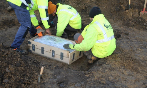 Entnahme des Depotfundes von Ahlum als Blockbergung.