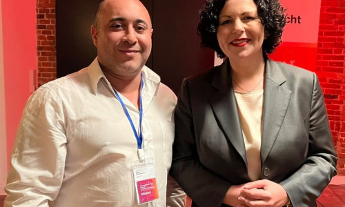 Ousema Abdelli (li., hier mit der BSW-Vorsitzenden Amira Mohames Ali) will für das BSW zur OB-Wahl in Wolfsburg antreten.