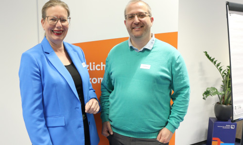 Nicole Mölling, Direktionsleiterin Salzgitter der Volksbank BRAWO, und Axel Rörig, Wirtschaftsinformatiker und Gesellschaftergeschäftsführer der mugs GmbH, freuen sich über den gelungenen Abend. 