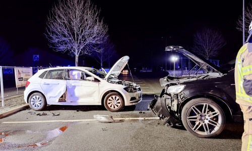 Zwei Verletzte und (wie hier zu sehen) zwei stark beschädigte Fahrzeuge: So lautet die traurige Bilanz einer Aktion in Goslar. 