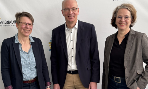 Cornelia Golumbeck (v.l.) vom Team Regionalentwicklung, Marc Lohmann und Anna Weyde, Erste Verbandsrätin