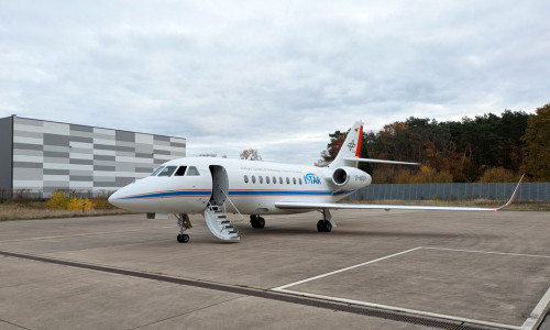 Das DLR-Forschungsflugzeug ISTAR am Flughafen Braunschweig-Wolfsburg. ISTAR (In-flight Systems & Technology Airborne Research) ermöglicht den Betrieb experimenteller Software und Cockpitanzeigen unter praxisnahen Flugbedingungen. Die Experimente werden an Bord von Forschenden begleitet und anschließend die umfangreichen aufgezeichneten Daten wissenschaftlich ausgewertet.