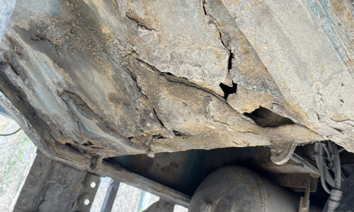 Die Teile waren derart verrostet, dass sie mit bloßen Händen abgebrochen werden konnten.