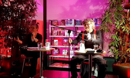 Krimi-Lesung mit Klaus-Peter Wolf und Bettina Göschl.