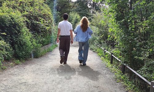 Mann und Frau gehen spazieren (Archiv)