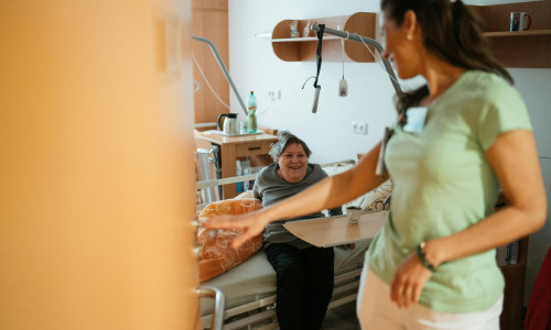 Pflegekräfte werden in vielen Einrichtungen dringend gesucht. Die Veranstaltung „Wege in die Pflege & Mehr“ vom Bündnis „Niedersachsen packt an“ am 19. März im Goslarer Kreishaus bietet Informationen rund um den Einstieg in Pflege- und Sozialberufe. 