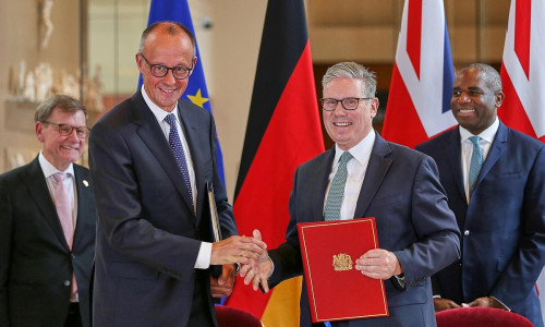 Unterzeichnung von Freundschaftsvertrag Deutschland-UK (Archiv)