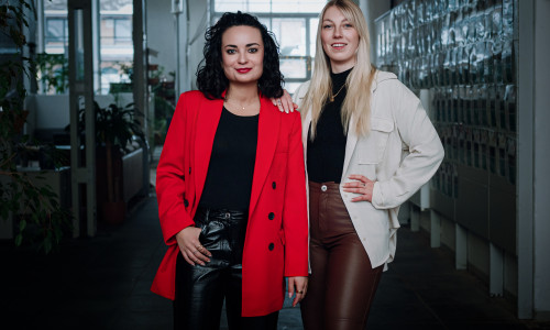 Larissa Mora Morcillo (li.) und Vajda Jessie Lüneburg.