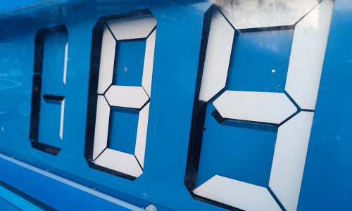 Preisanzeige an Tankstelle (Archiv)