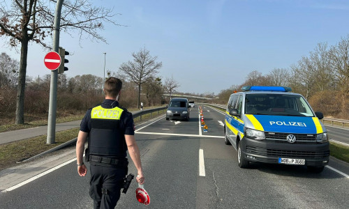 Zu Beginn der Mittagszeit war die Polizei auf der B188 im Einsatz.