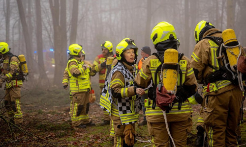 Realistische Einsatzübung in Wildeshausen: Feuerwehr trainiert Menschenrettung unter Nullsicht  (Archiv)