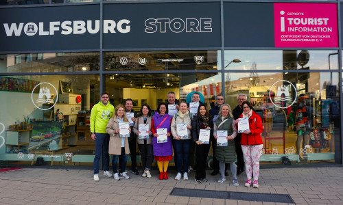 Die neuen Gästeführer für die Stadt Wolfsburg.